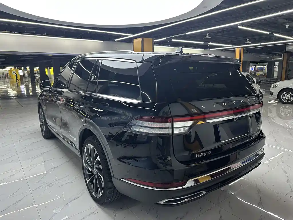 Lincoln Aviator — миниатюра 6