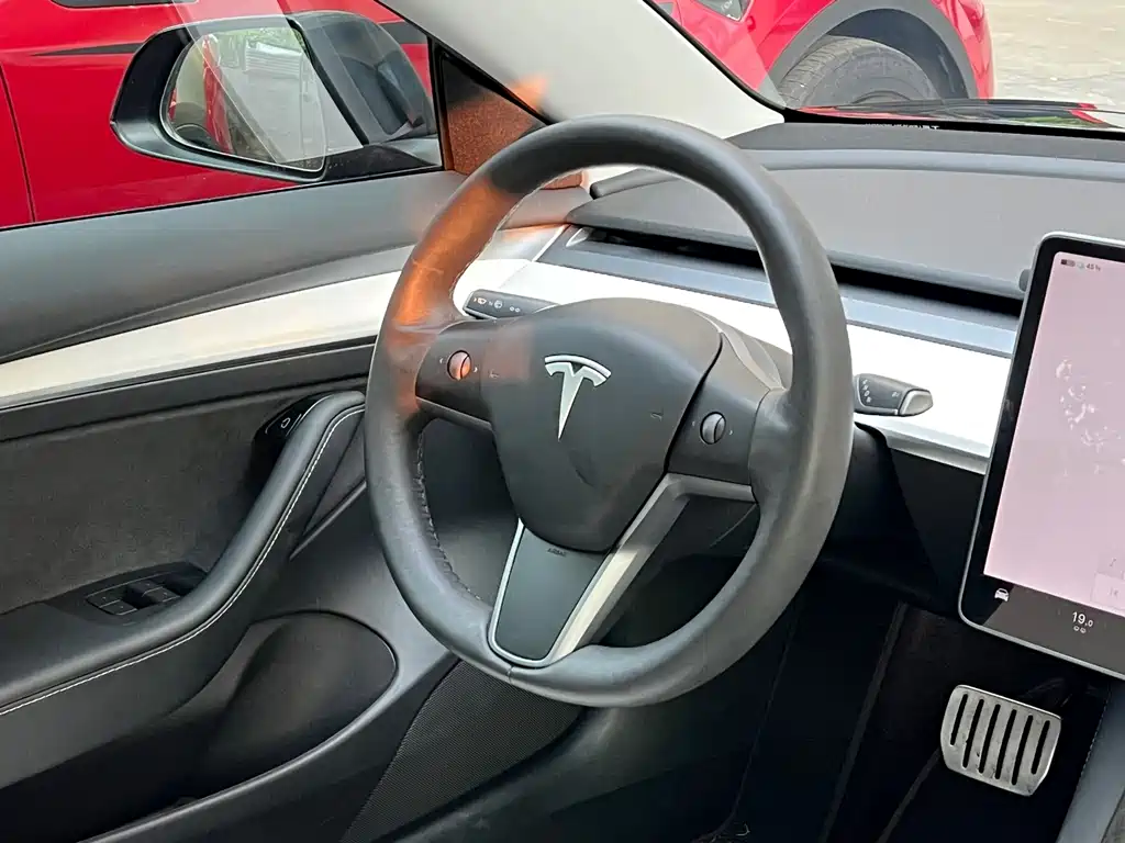 Tesla Model 3 — миниатюра 9