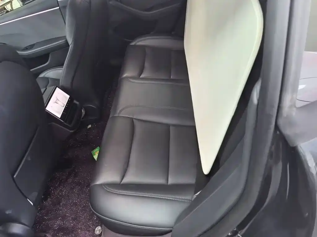Tesla Model 3 — миниатюра 17