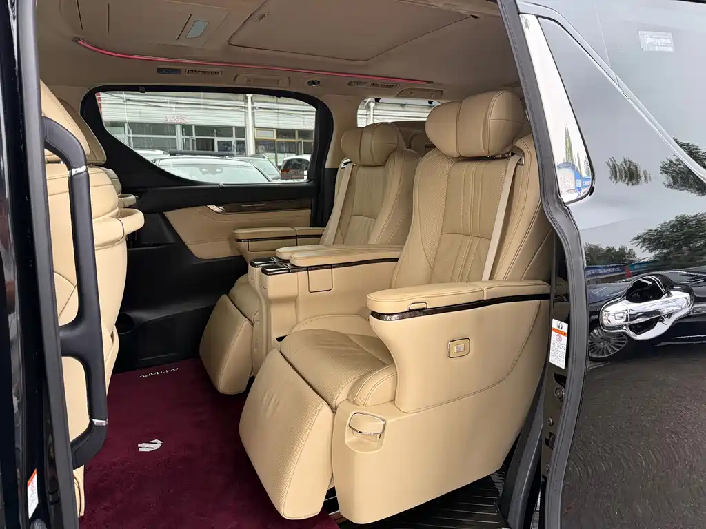 Toyota Alphard — миниатюра 6