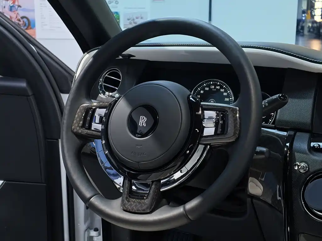 Rolls-Royce Cullinan — миниатюра 21