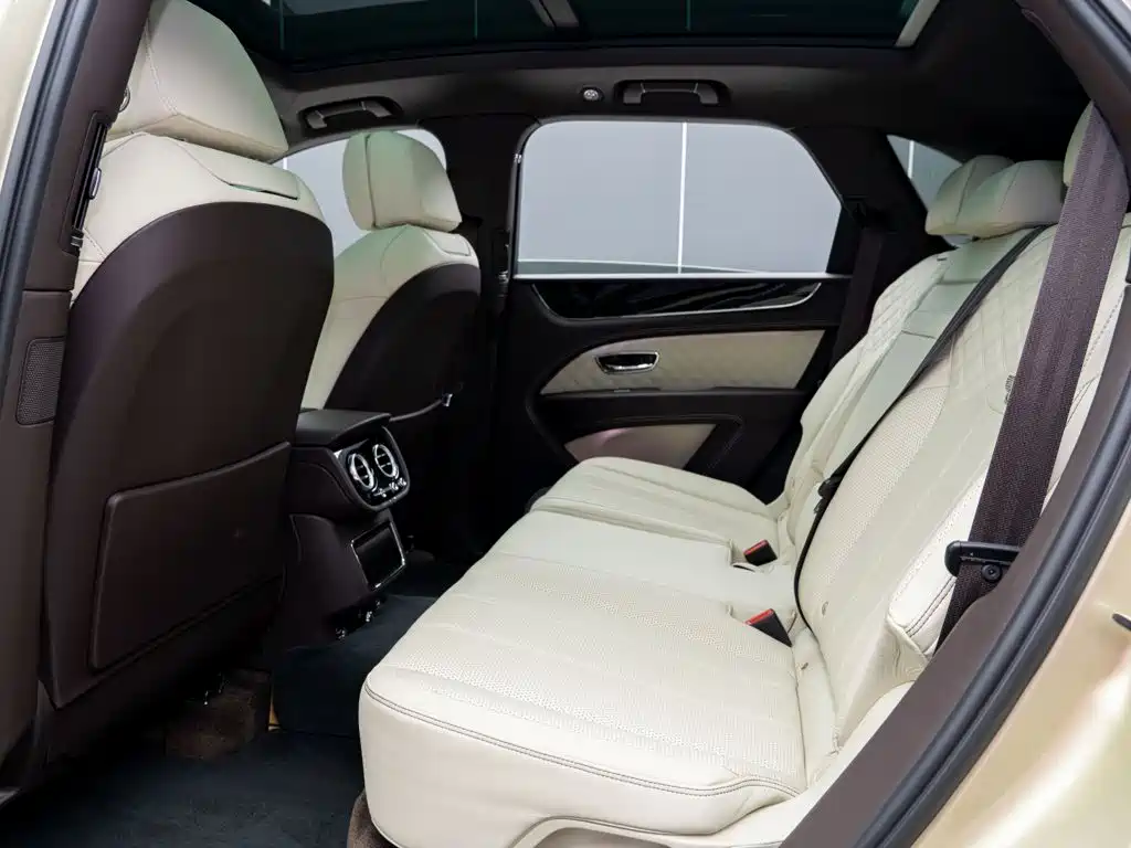 Bentley Bentayga PHEV — миниатюра 13
