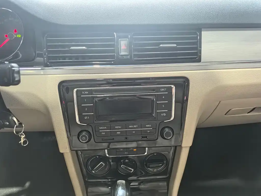 Volkswagen Bora 1.6L Auto Comfort Type, фото 13