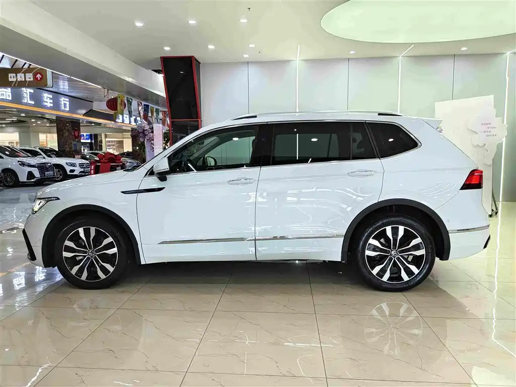 Volkswagen Tiguan L — миниатюра 15