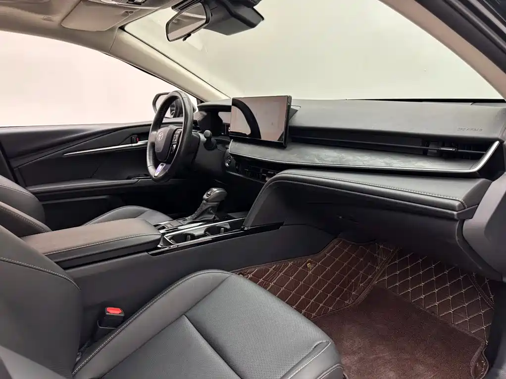 Toyota Camry — миниатюра 11