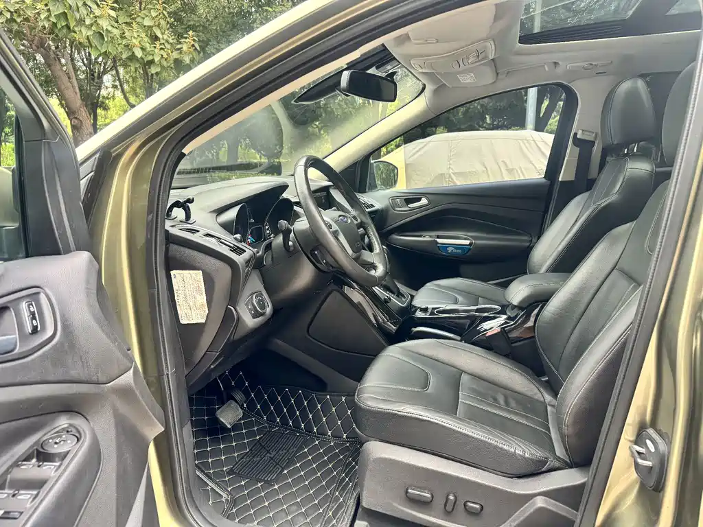 Ford Kuga — миниатюра 21