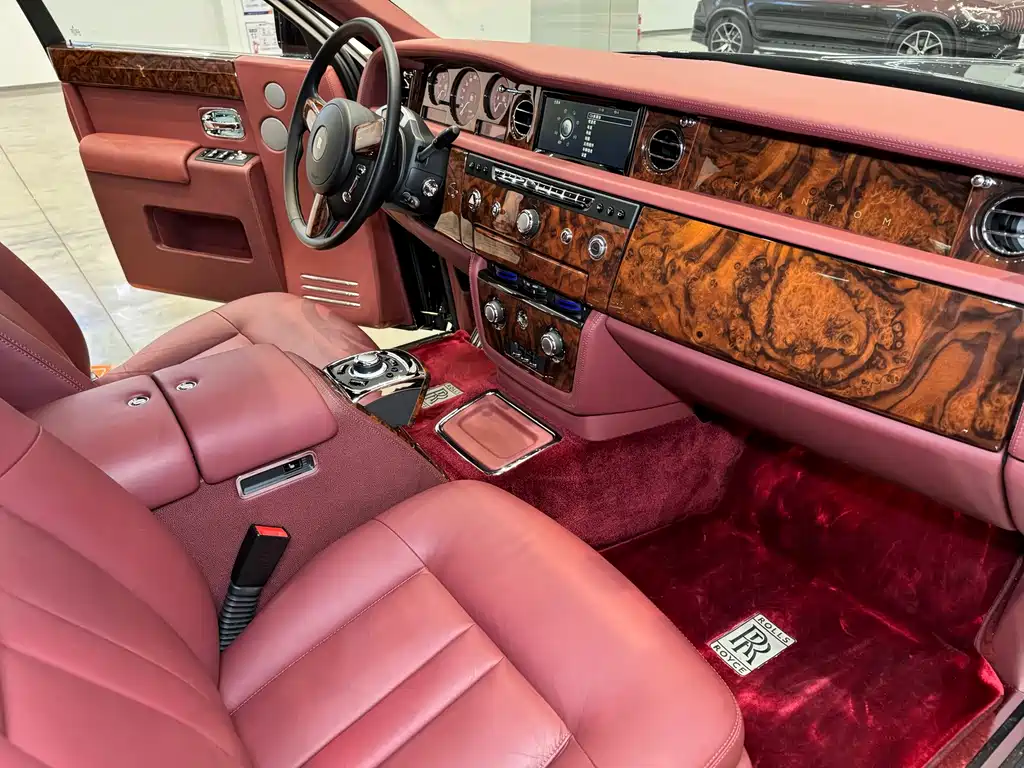 Rolls-Royce Phantom — миниатюра 13