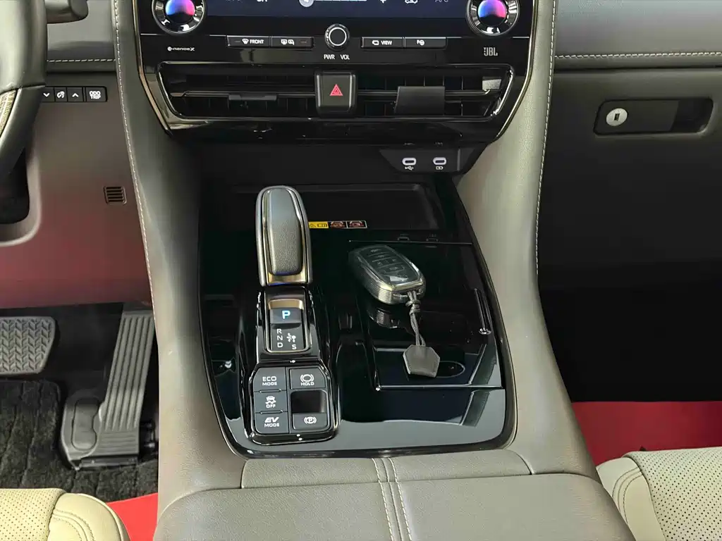 Toyota Alphard — миниатюра 16