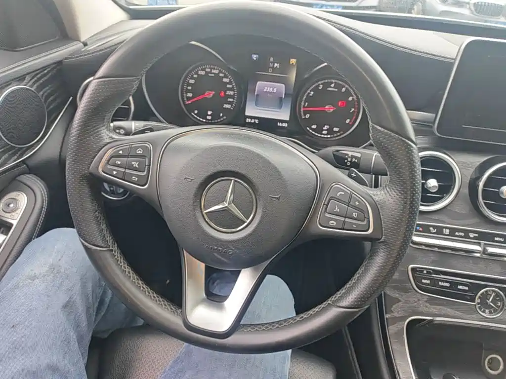 Mercedes-Benz C-Class — миниатюра 11