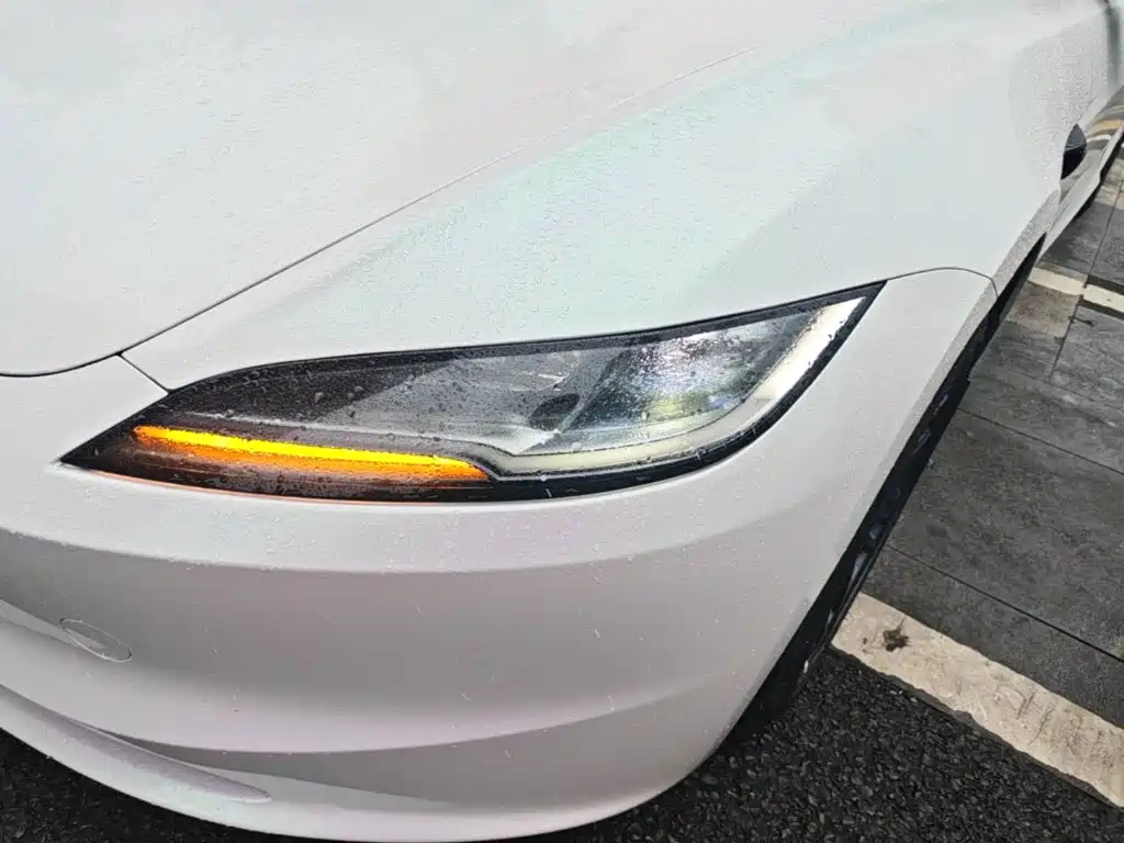 Tesla Model 3 — миниатюра 24