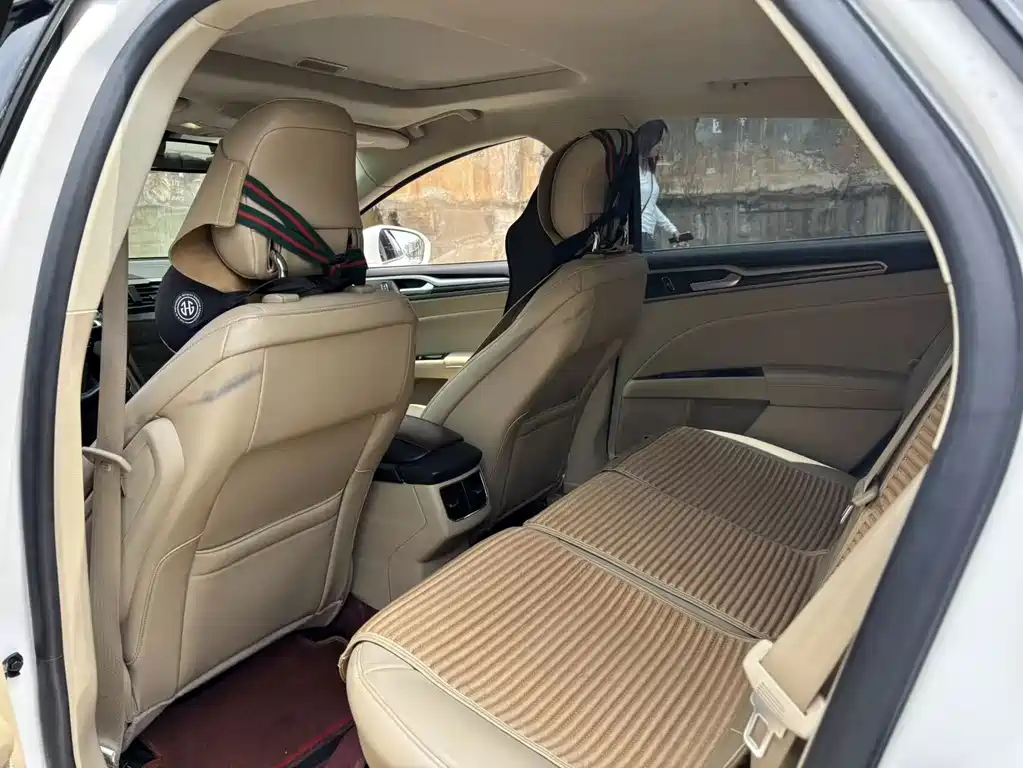 Ford Mondeo — миниатюра 7