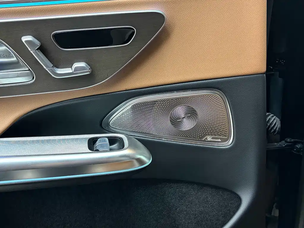 Mercedes-Benz E-Class — миниатюра 11