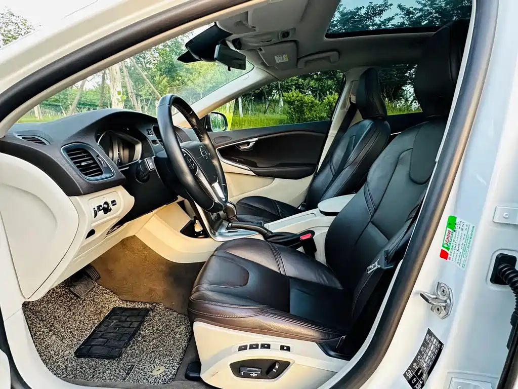 Volvo V40 — миниатюра 7