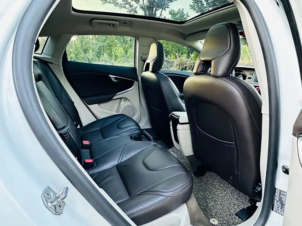 Volvo V40 — миниатюра 15