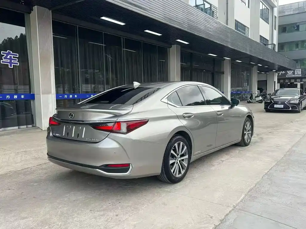 Lexus ES — миниатюра 7
