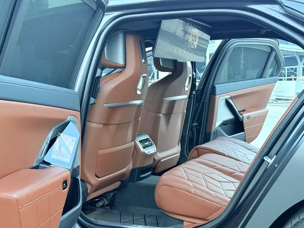 BMW 7 Series — миниатюра 5