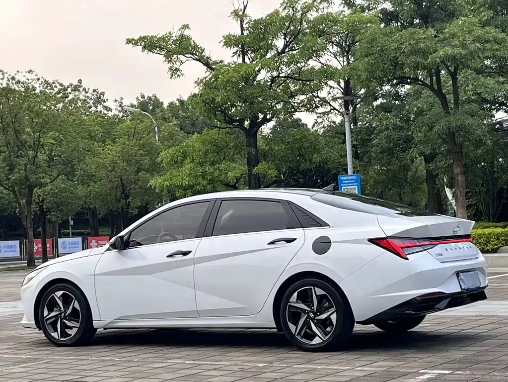 Hyundai Elantra — миниатюра 16