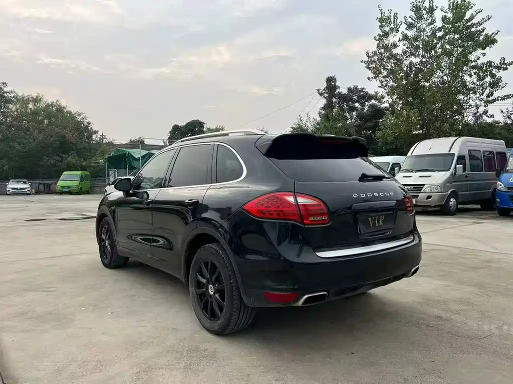 Porsche Cayenne — миниатюра 7