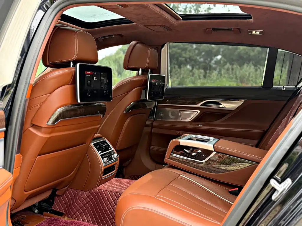 BMW 7 Series — миниатюра 7