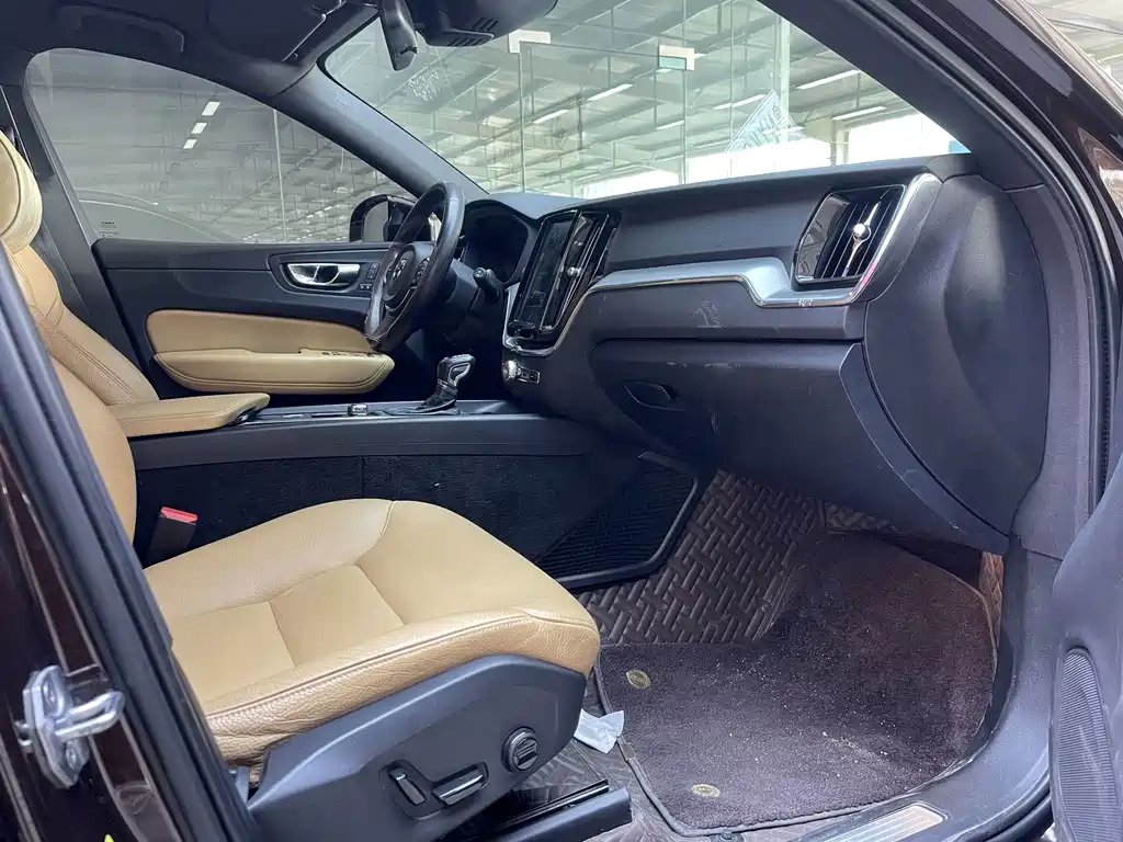 Volvo XC60 — миниатюра 10
