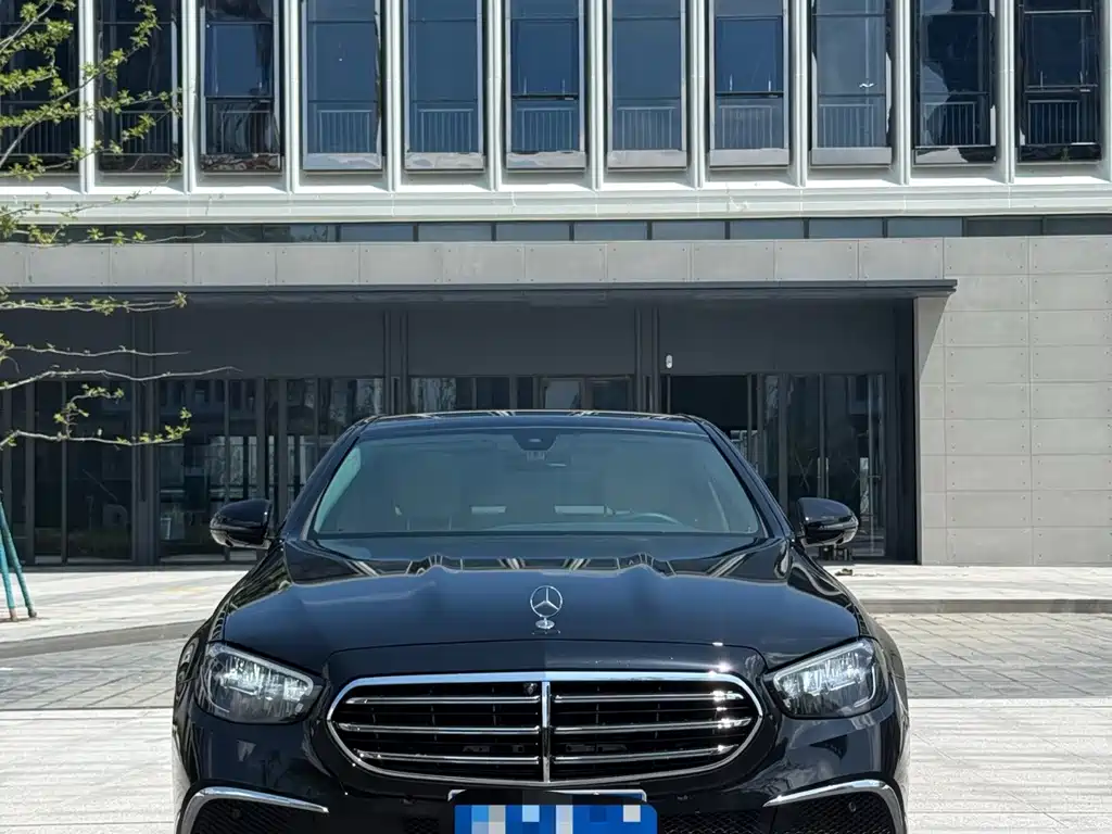Mercedes-Benz E-Class — миниатюра 2