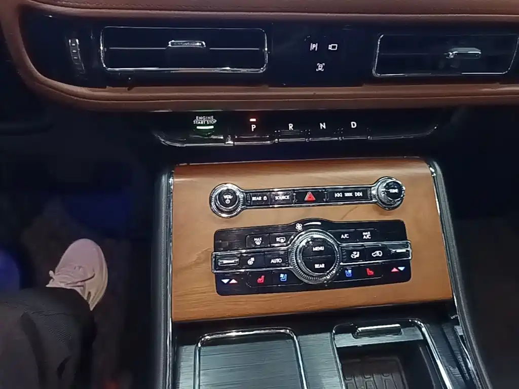 Lincoln Aviator — миниатюра 13