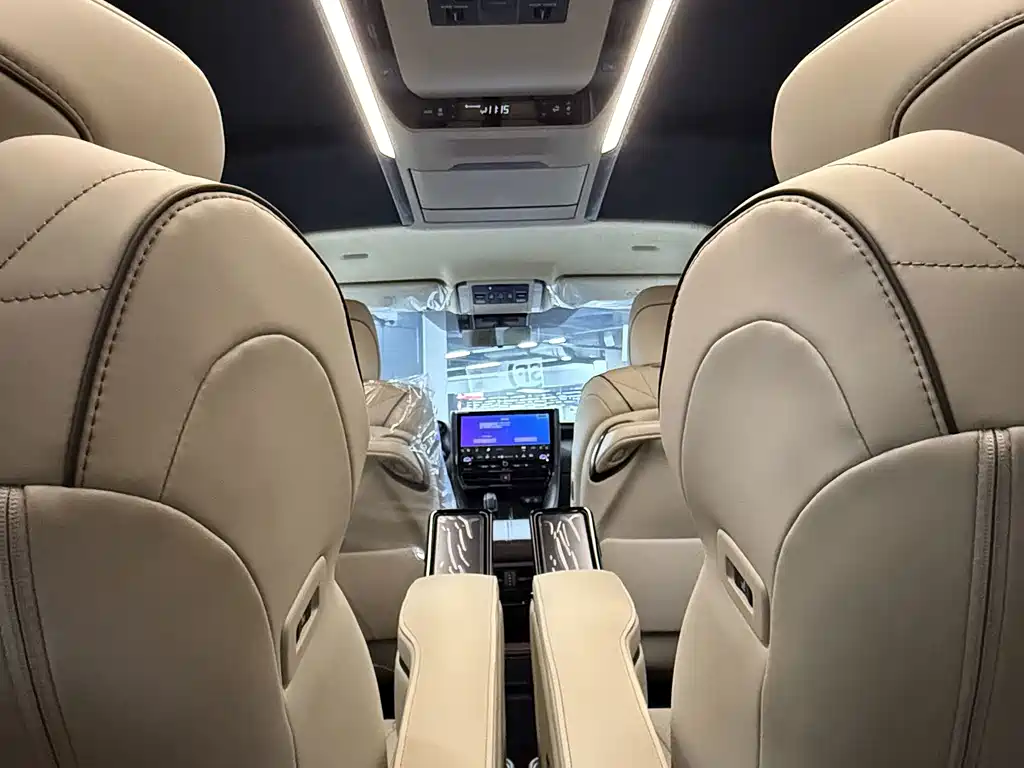 Toyota Alphard — миниатюра 12