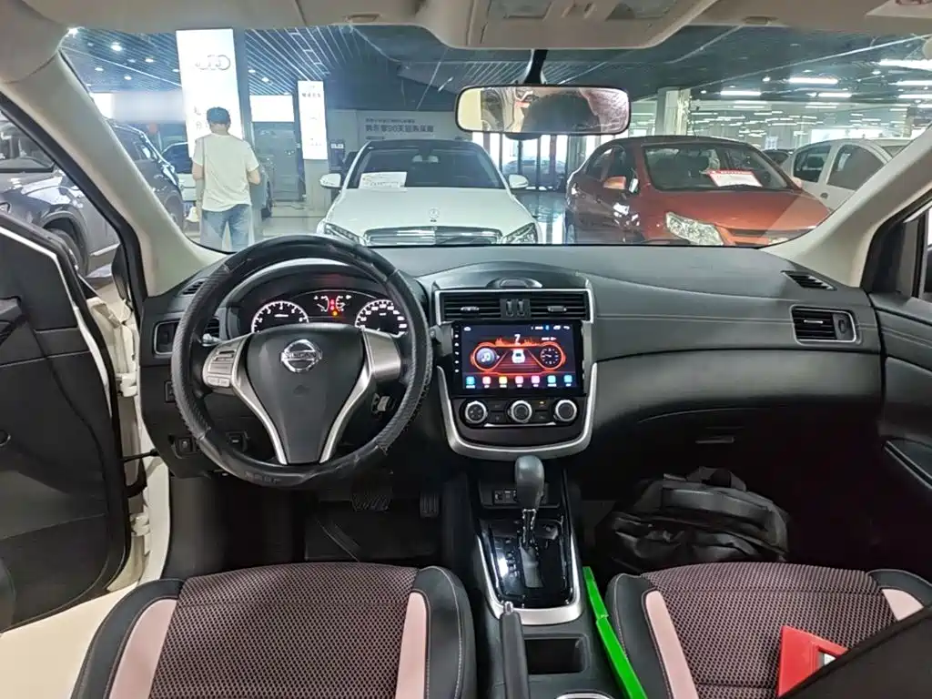 Nissan Tiida — миниатюра 10