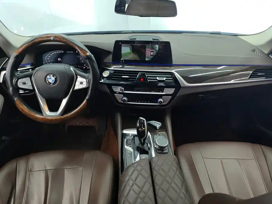BMW 5 Series — миниатюра 12