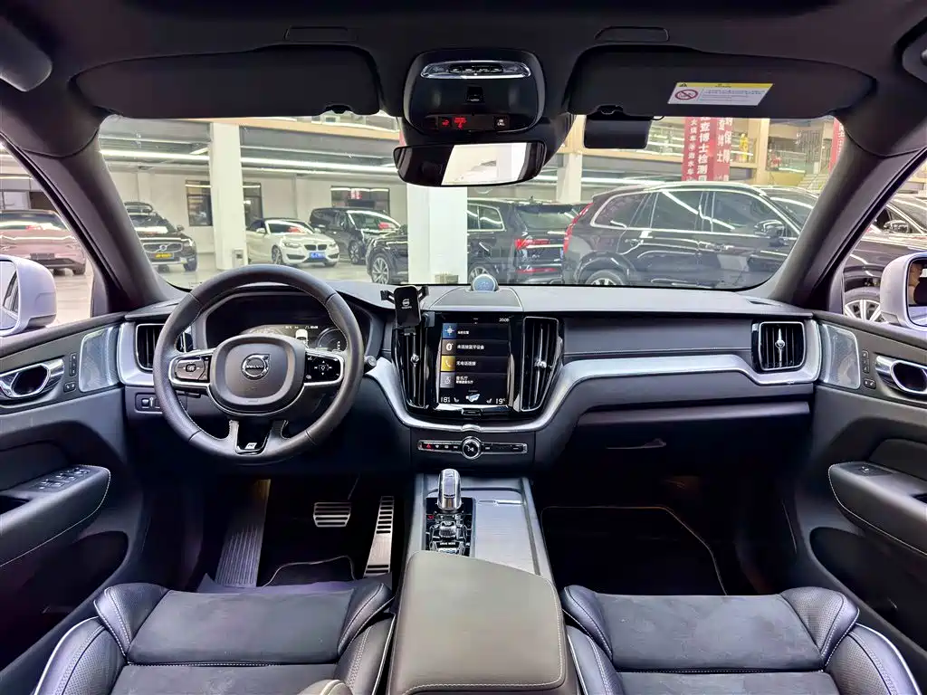 Volvo XC60 PHEV — миниатюра 12