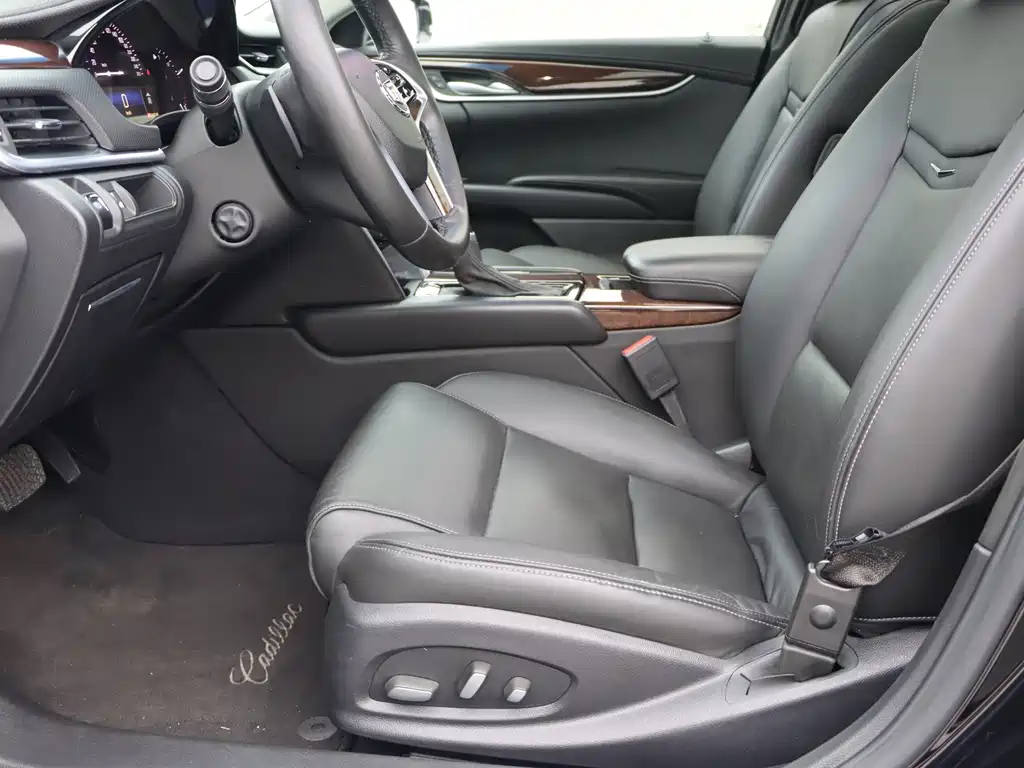 Cadillac XTS — миниатюра 5