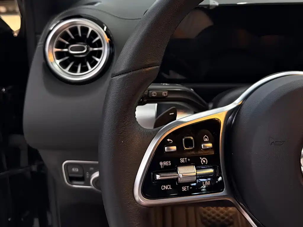 Mercedes-Benz GLB — миниатюра 15