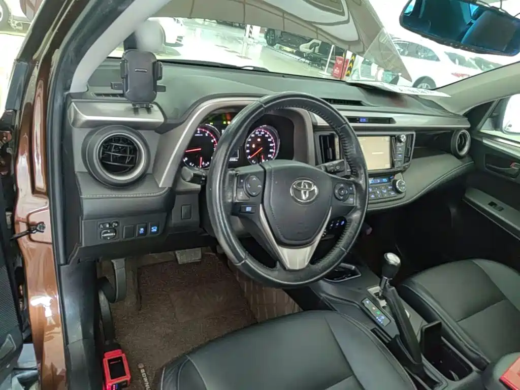 Toyota RAV4 — миниатюра 10