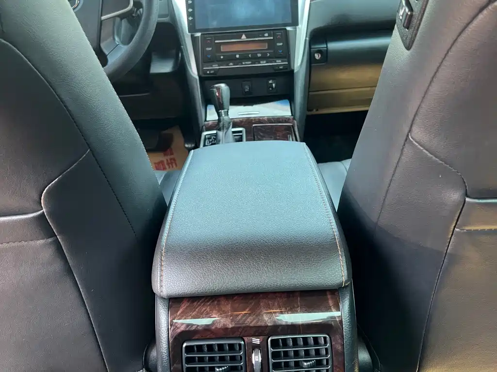 Toyota Camry — миниатюра 12