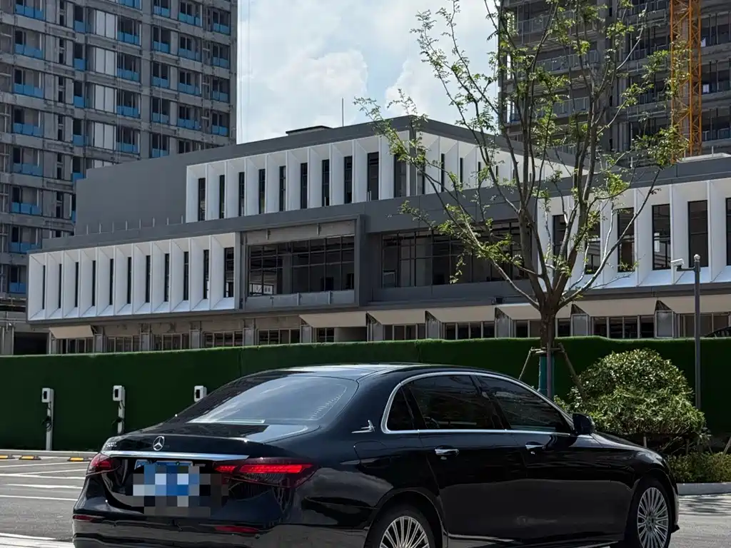 Mercedes-Benz E-Class — миниатюра 9