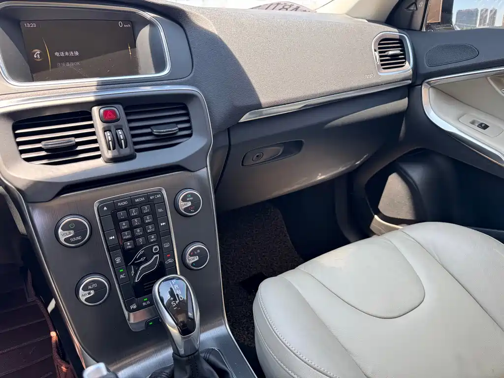 Volvo V40 — миниатюра 14