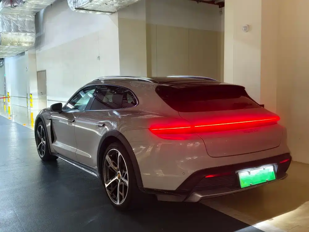 Porsche Taycan — миниатюра 13