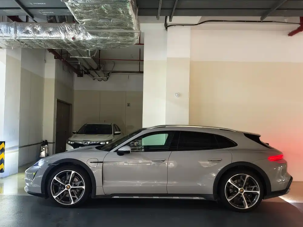 Porsche Taycan — миниатюра 8