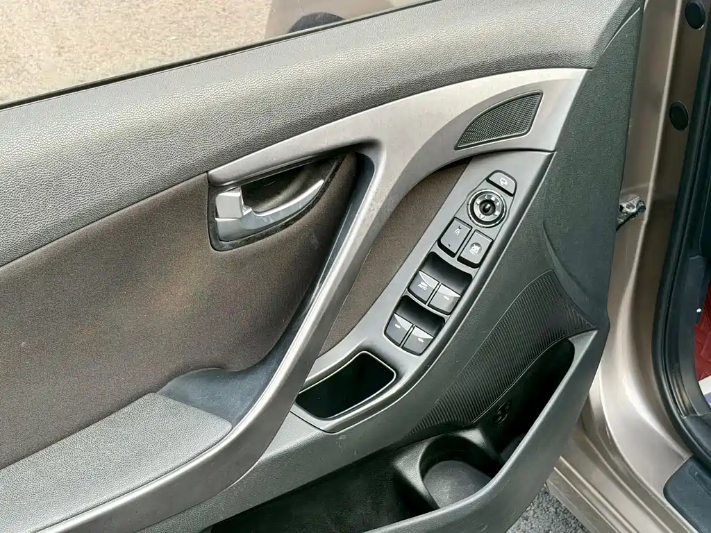 Hyundai Elantra Langdong — миниатюра 18