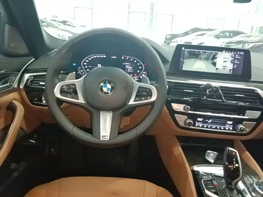 BMW 5 Series — миниатюра 11