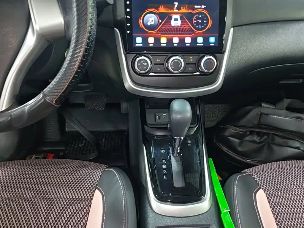 Nissan Tiida — миниатюра 14