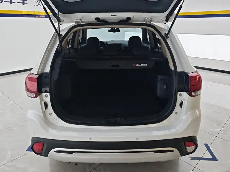 Mitsubishi Outlander — миниатюра 4
