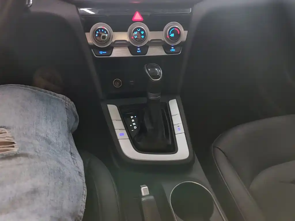 Hyundai Elantra — миниатюра 10