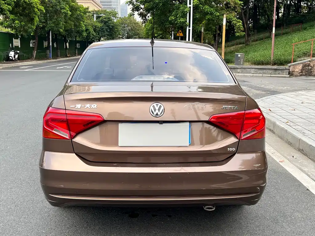 Volkswagen Jetta — миниатюра 5