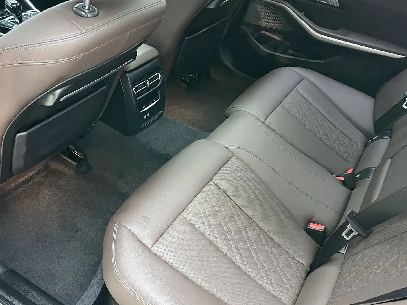 BMW 3 series 2022 Черный из Китая, фото 2