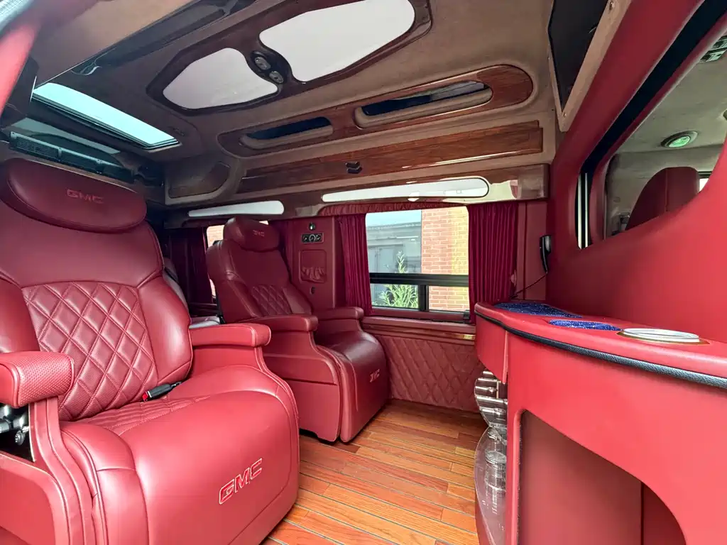 GMC Savana — миниатюра 16
