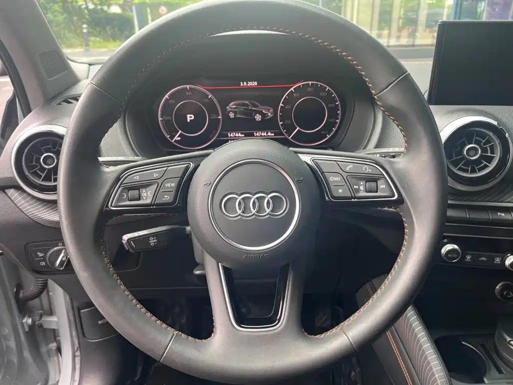 Audi Q2L e-tron — миниатюра 11