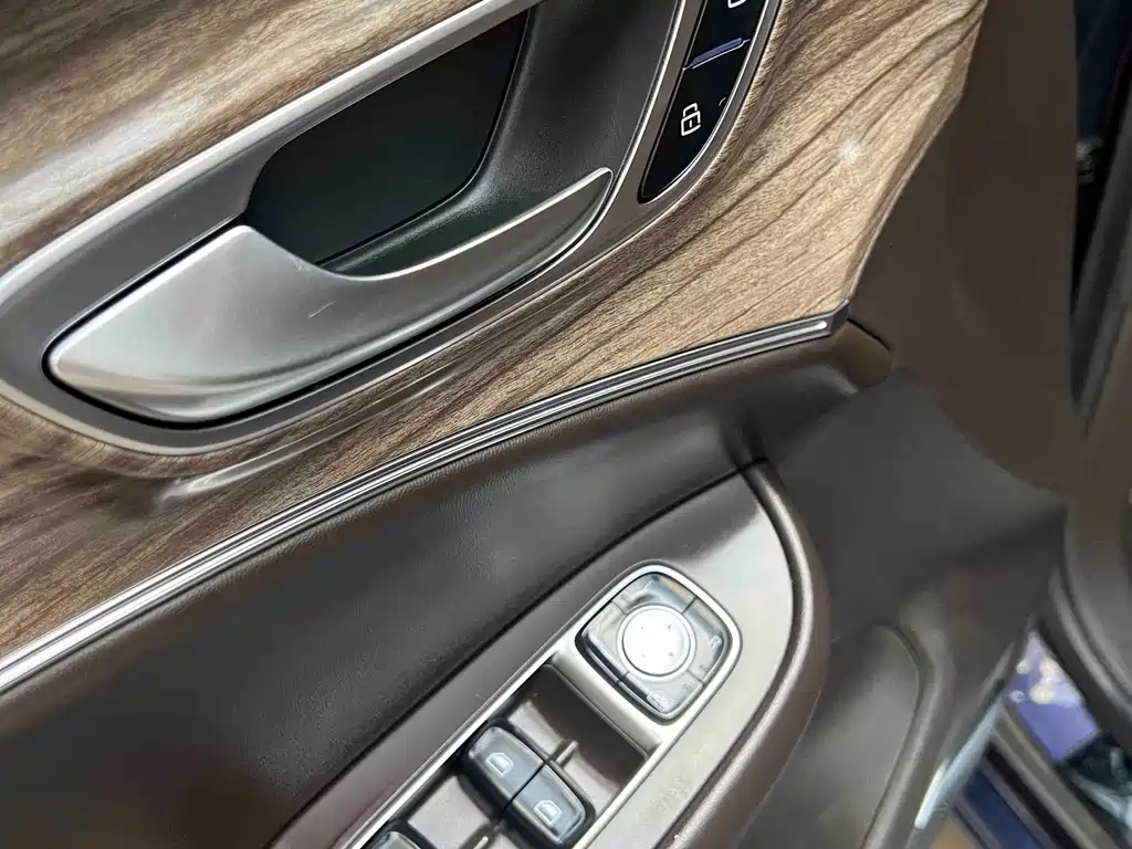 Roewe iMAX8 New Energy — миниатюра 19