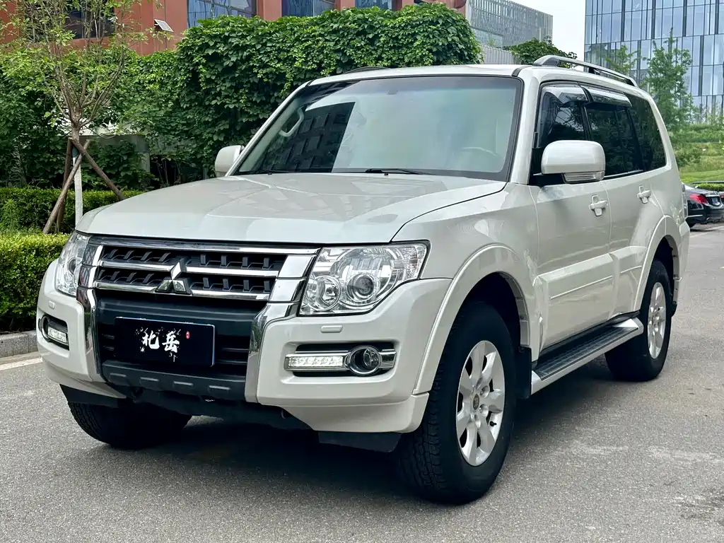 Mitsubishi Pajero (Import) 2019