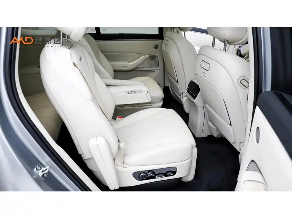 AITO ASK THE WORLD M8